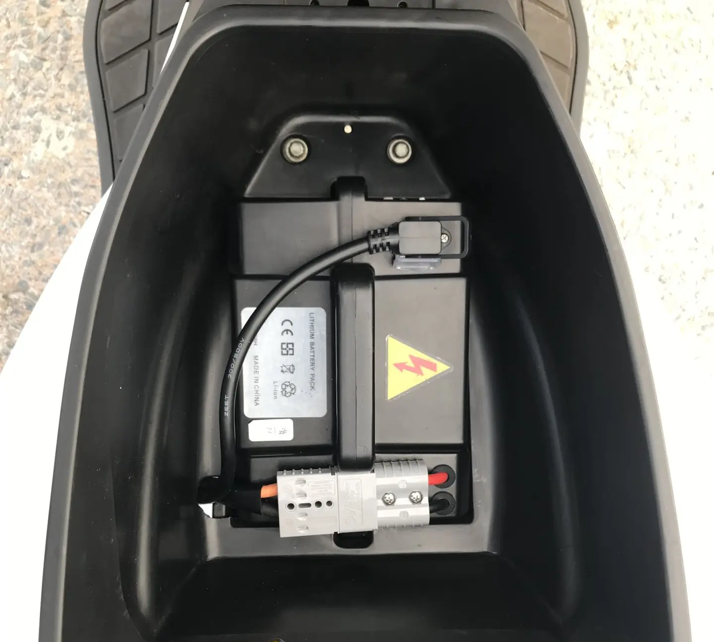 Buzz EWIZZ Electric Motorcycle - Beyond Bicycles Stilbaai - Battery Compartment
