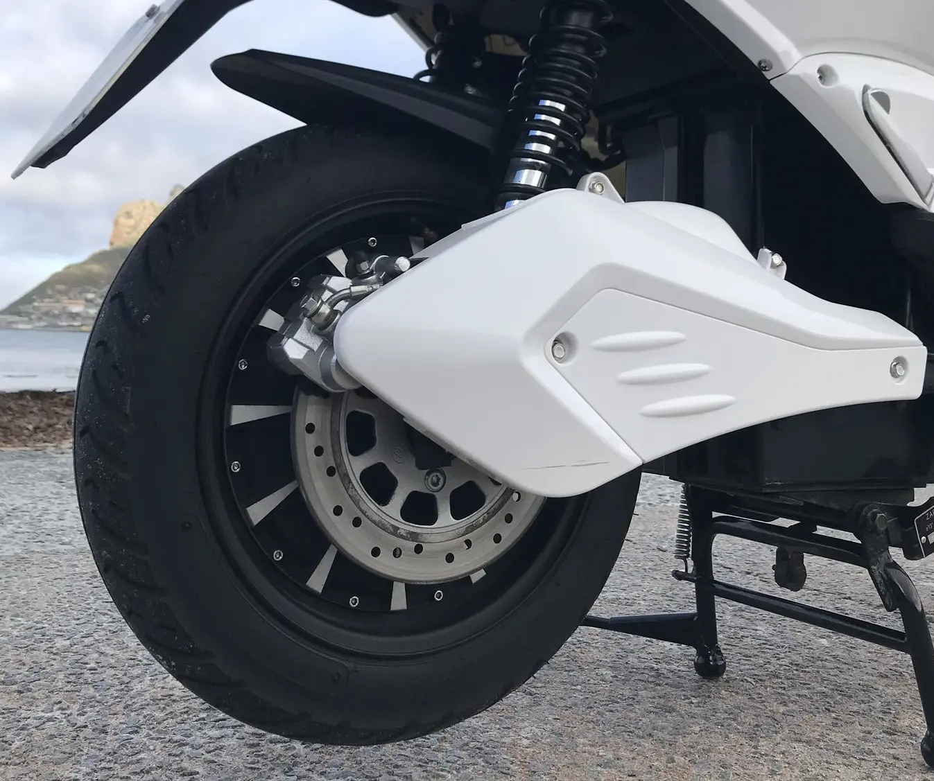 Buzz EWIZZ Electric Motorcycle - Beyond Bicycles Stilbaai - Back Wheel